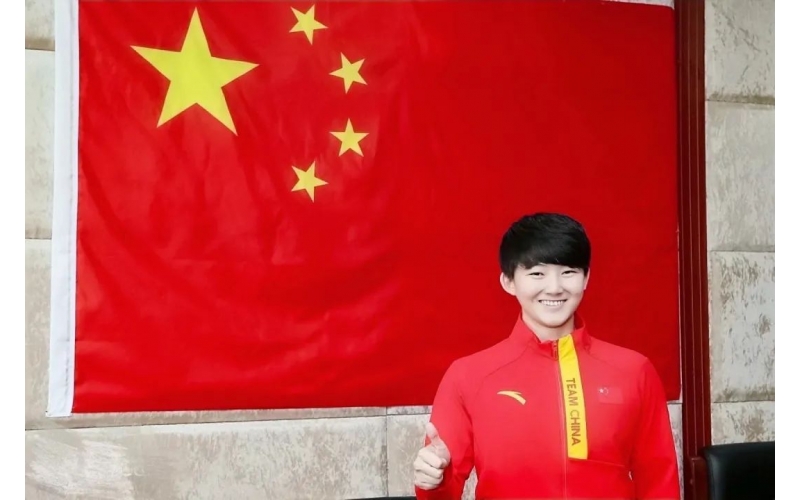 來了，世界冠軍宮乃瑩！