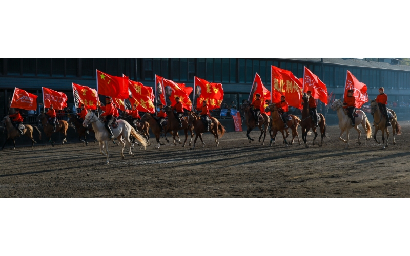 &ldquo;唱著刀歌游新疆&rdquo;&mdash;這些天，全國游客在這里歡聚